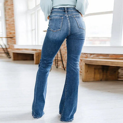 Trendige jeans mit hoher taille für modebewusste frauen im winter