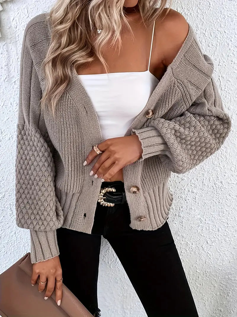 Olivia – strickjacke mit v-ausschnitt und knöpfen